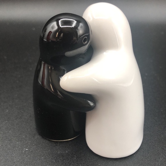 Hugging Ghost Salt and Pepper Shakers Home Trends Black and White - Picture 2 of 7